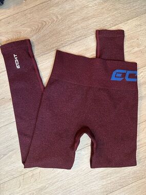 ECHT- High-Waist Maroon Ribbed Seamless Leggings with Logo Waistband